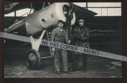 AVIATION - MORANE - SAUNIER 28 AVRIL 1928 AVANT LE DEPART DEVANT UN MONZINC D'ENTRAINEMENT - CARTE PHOTO - 1919-1938