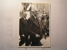 Célébrités > Hommes Politiques & Militaires - Charles De Gaulle Et Georges Pompidou Le 14 Juillet 1967 - Politicians & Soldiers