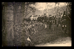 CHASSE - PARC DE VALLIERE (OISE) - CHASSE A COURRE - LA MEUTE ATTENDANT LA CUREE - Caccia