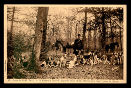 CHASSE - CHASSE A COURRE - FORET DE BORD (EURE) - PIQUEUR ET SES CHIENS - Chasse