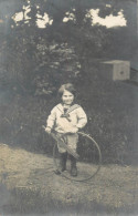 France Carte Foto Petite Fille Avec Le Jouet De Roue - Fotos