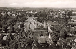 ALLEMAGNE - Lubeck - Blick Vom Aussichtsturm St Petri Auf Holstentor Und Salzspeicher - Carte Postale - Lübeck