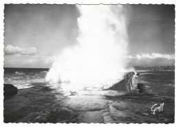 64  Saint Jean De Luz - Effet De Mer A La Digue Du Socoa - Saint Jean De Luz