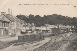 CPA  22 PERROS-GUIREC LA GARE LE TRAIN ET LE BOULEVARD - Perros-Guirec