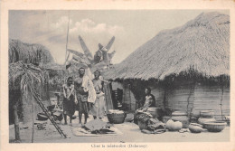 Afrique - DAHOMEY - Chez La Teinturière - Nu Ethnique - Précurseur - Dahomey