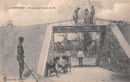 Afrique - DAHOMEY - Travaux Du Chemin De Fer - Pose De La Voie Ferrée Sur Un Pont Métallique - Dahome