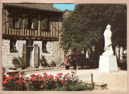 01182 / BERGERAC 24-Dordogne Renault 4L Noyer Place Docteur CAYLA Statue CYRANO De VAROQUEAUX 1975s RENE N°1174 - Bergerac