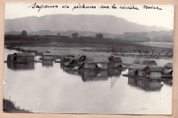 01017 / ♥️ ◉ Lisez 1932 Pierrot Fait Toujours La Bombe Carte-Photo SampanS Sapams Pêcheurs Rivière NOIRE Album ROSSIGNO - Vietnam