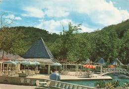 FRANCE - Deshaies - Hôtel Fort Royal - La Piscine Et Son Bar - La Guadeloupe - Colorisé -  Carte Postale - Basse Terre