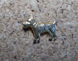 Pin's - Petit Chien Doré - Animaux