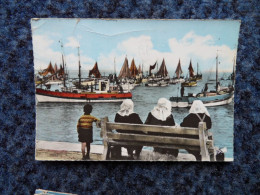 KB11/1170-Ile D'Oléron Port De La Cotinière Vieilles Femmes De Marins  Bateaux De Pêche - Ile D'Oléron