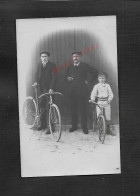 CYCLISME CARTE PHOTO PERSONNAGES À VELO PHOTO R DUVAU À COLOMBES : - Other & Unclassified