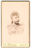 Fotografie Henri Rebmann, Chaux-de-Fonds, 10, Rue Du Parc, 10, Bürgerliche Dame Mit Kragenbrosche  - Anonyme Personen