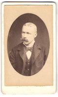 Photo Mayer, Paris, 67, Rue Des Batignolles, Elegant Gekleideter Herr Avec Schnauzbart  - Anonymous Persons