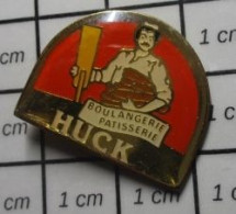 1618A Pin's Pins / Beau Et Rare / ALIMENTATION / BOULANGER HUCK BOULANGERIE PATISSERIE - Lebensmittel