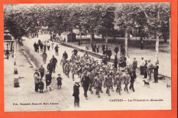 01891 / CASTRES 81-Tarn Prisonniers Allemands ( Remontant Avenue De Mazamet) 1915 RAYNAUD Bazar Mail - Castres