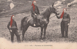 CPA SUISSE  CHAMPERY PAYSANNES AU FOULARD ROUGE  CHEVAL - Champéry