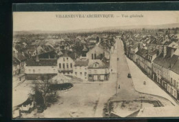 VILLENEUVE L ARCHEVEQUE      LE MANEGE        ( MES PHOTOS NE SONT PAS JAUNES ) - Villeneuve-l'Archevêque