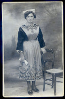 Cpa Carte Photo De Bretagne -- Bretonne Avec Coiffe Et Costume       STEP196 - Bretagne