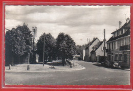 Carte Postale 14. Argences  Place Du Manoir  4CV   Très Beau Plan - Andere & Zonder Classificatie