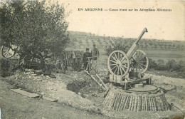 Top Promotion 2 Cpa MILITAIRES. Canon Tirant Sur Les Aéroplanes Allemands Et Artillerie De 75 En Batterie 1918 - Material