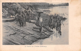 Afrique - Dahomey - La Lessive Sur L'OUEME - Nu Ethnique, Laveuses, Lavandières - Précurseur - Dahome