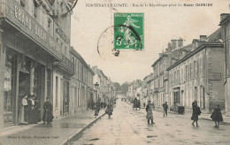 Fontenay Le Comte * Rue De La République Prise Du Bazar GARNIER ( Grand Bazar Parisien ) Commerce Magasin - Fontenay Le Comte