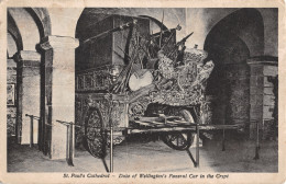 R334873 St. Pauls Cathedral. Duke Of Wellingtons Funeral Car In The Crypt - Wereld