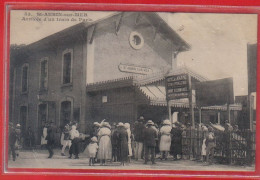 Carte Postale 14. Saint-Aubin  La Gare  Arrivée De Paris D'un Train Vapeur  Très Beau Plan - Saint Aubin