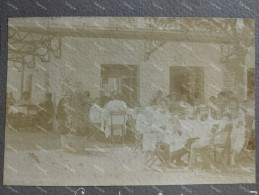 Italia Foto Sepia. Persone All'Albergo Trieste A GRADO. Restaurant Ristorante. 148x100 Mm. Incollata Su Cartone. - Europa