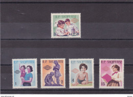 ALBANIE 1965 ENFANTS Yvert 786-790, Michel 949-953 NEUF** MNH Cote 12 Euros - Albanien