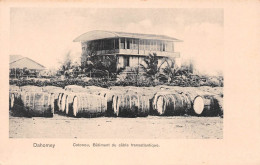 Afrique - Dahomey - COTONOU - Bâtiment Du Câble Transatlantique - Tonneaux - Dahome