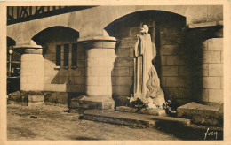 76 - ROUEN - PLACE DU MARCHE  - JEANNE D'ARC SUR SON BUCHER - Rouen