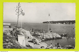 06 ANTIBES N°30 La Plage De L'Ilette Chez ANTOINE Et Le Cap En 1958 Baignade Vélo Bouée Chambre à Air Masque Tuba - Autres & Non Classés