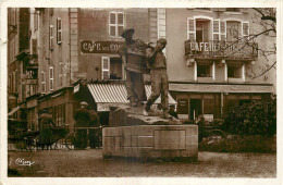 71 - MACON - LE MONUMENT DES VENDANGEURS - Macon