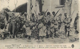 Pres De Meaux A Neufmoutiers Guerre 1914-1915 Marocains Examinant Leur Butin - Meaux