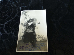 C-19, Carte Photo D'un Artiste Jouant Cyrano De Bergerac Avec Autographe, 1933 - Theater