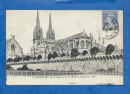 CPA - 29 - Quimper - La Cathédrale Et Les Anciens Remparts - Circulée En 1930 - Quimper