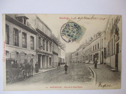 Cpa...Maubeuge...(nord)...rue De La République...1905...animée...(attelage)... - Maubeuge