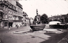 22  - Cotes D Armor - GUINGAMP - Fontaine De La Place Du Centre - Guingamp