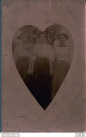 CARTE PHOTO NON IDENTIFIEE REPRESENTANT TROIS FEMMES ET UN HOMME - To Identify