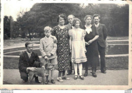 PHOTO DE 9 X 6 CMS FAMILLE AVEC ENFANTS ET CHIEN - Anonyme Personen