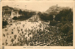 65 - LOURDES - LA FOULE - Lourdes