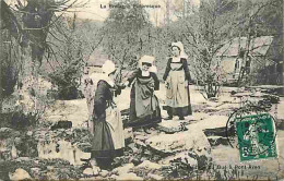 29 - Pont Aven - Le Passage Du Gué - Animée - Folklore - Costumes - CPA - Voir Scans Recto-Verso - Pont Aven