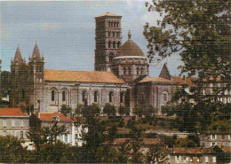 16 - Angouleme - Cathédrale Saint Pierre - Carte Gaufrée - CPM - Voir Scans Recto-Verso - Angouleme