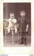 CARTE PHOTO NON IDENTIFIEE REPRESENTANT DEUX JEUNES ENFANTS PHOTO BRIFFAUT BULLY GRENAY ET LIEVIN 62 - Zu Identifizieren