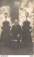 CARTE PHOTO NON IDENTIFIEE REPRESENTANT UN HOMME ET SES DEUX FILLES STUDIO GUILLEMINOT PARIS - A Identifier