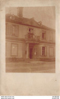 CARTE PHOTO NON IDENTIFIEE REPRESENTANT UNE GROSSE MAISON DE VILLE - A Identifier