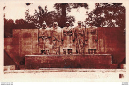 55 VERDUN LE MONUMENT AUX MORTS - War Memorials