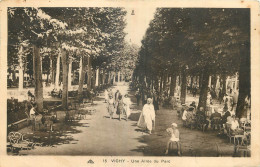 03 - VICHY  ALLEE DU PARC - Vichy